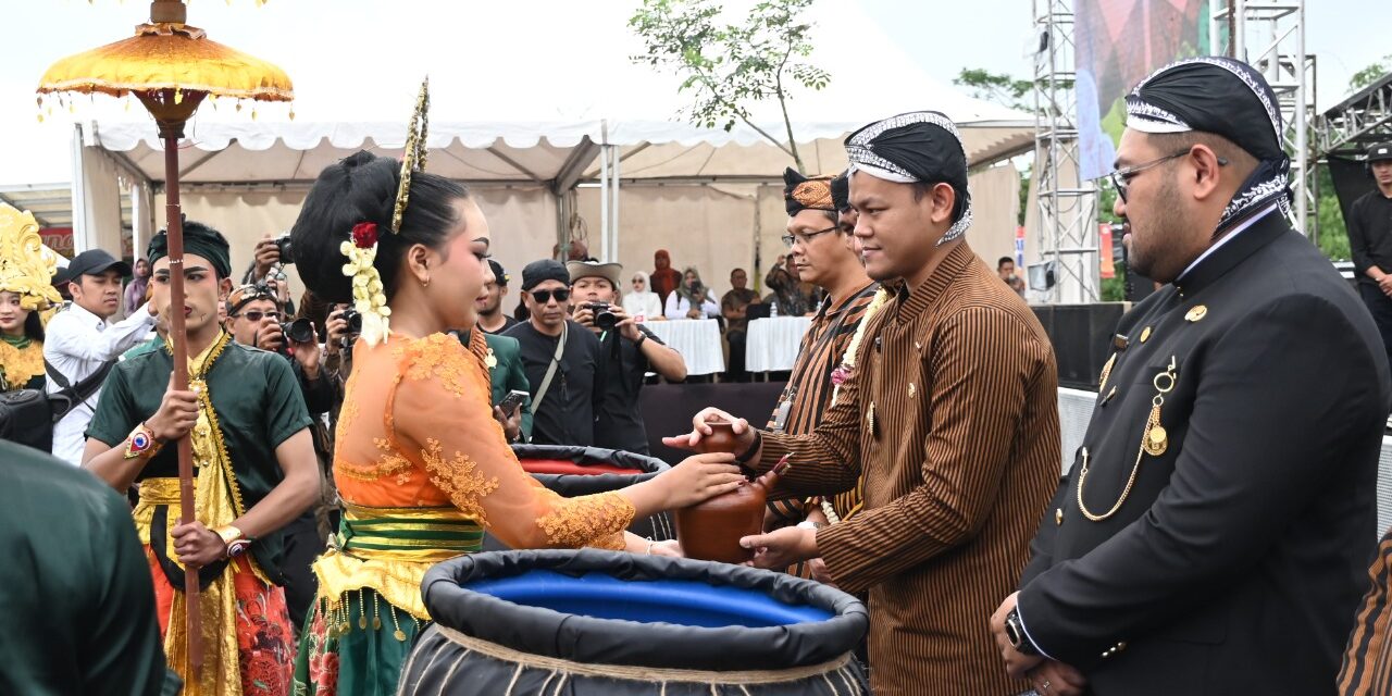 Bupati Fahmi Tuang Air Sakral, Angkat Nasi 3G Jadi Ikon Rasa Gunung Slamet