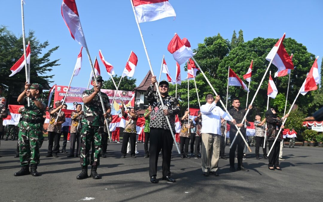 Sambut HUT ke-80 RI, Pemkab Bagikan Ribuan Bendera Merah Putih