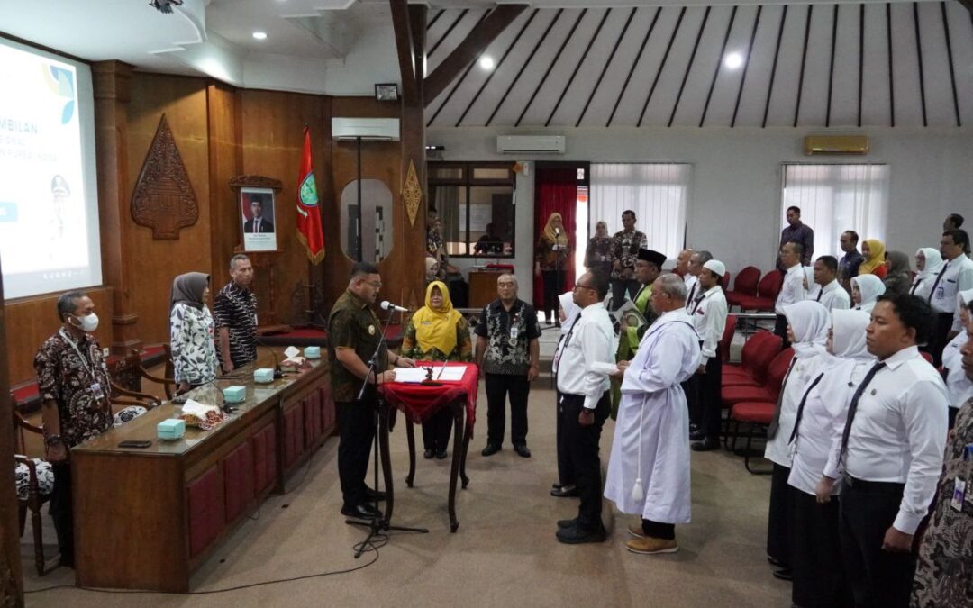 Lantik 30 Pejabat Fungsional, Wabup Dimas Tekankan Komitmen Pelayanan Publik dan Nilai BerAKHLAK