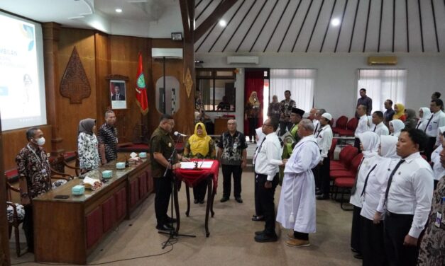 Lantik 30 Pejabat Fungsional, Wabup Dimas Tekankan Komitmen Pelayanan Publik dan Nilai BerAKHLAK