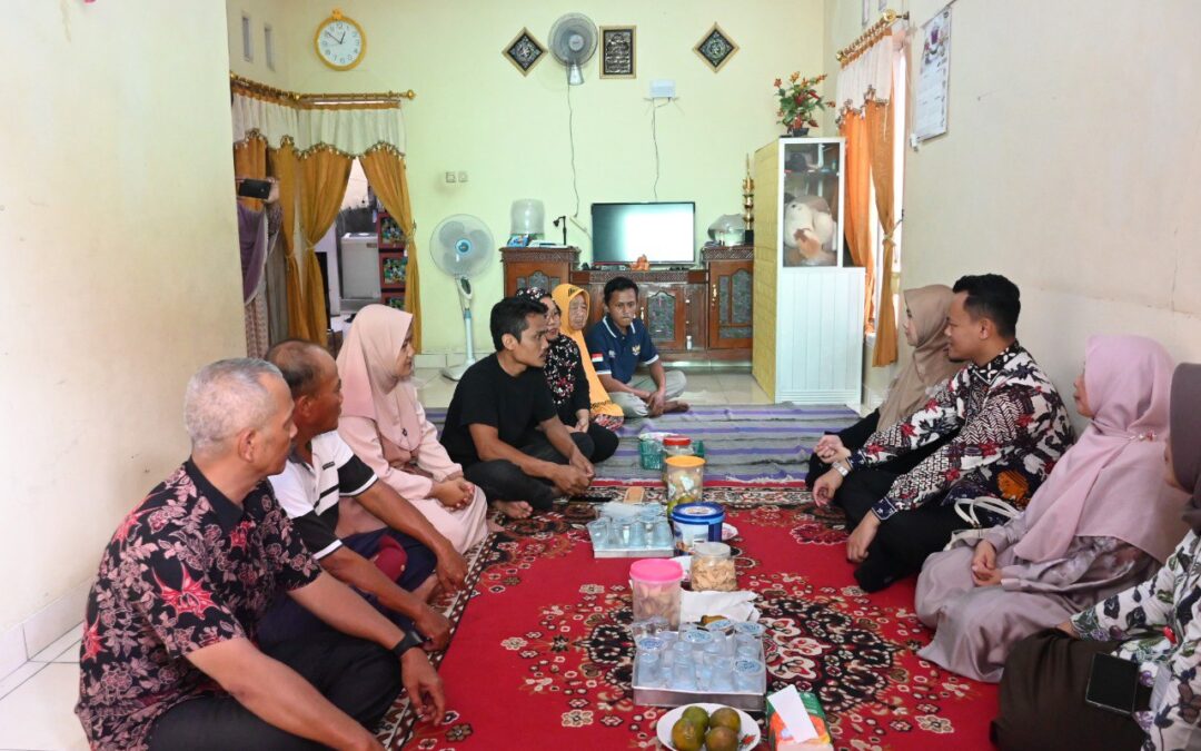 Bupati Kunjungi Keluarga Korban Banjir Sungai Klawing