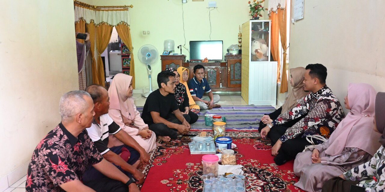 Bupati Kunjungi Keluarga Korban Banjir Sungai Klawing