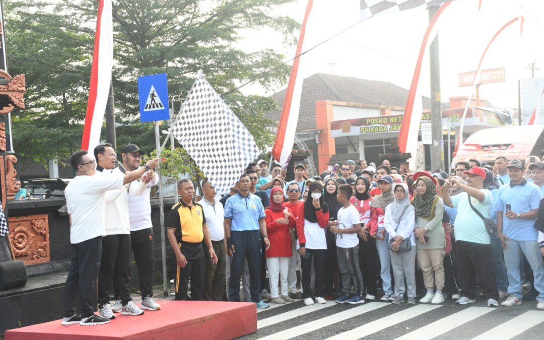 Bupati Fahmi Lepas Jalan Sehat Kemerdekaan, Doorprize Banjiri Peserta