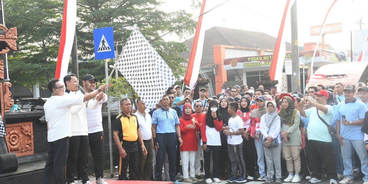 Bupati Fahmi Lepas Jalan Sehat Kemerdekaan, Doorprize Banjiri Peserta