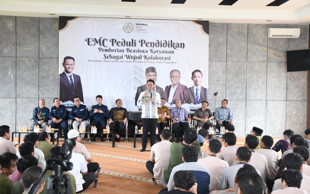 EMC Grup Beri Beasiswa Karyawan, Bupati Fahmi Apresiasi Langkah Peduli Pendidikan