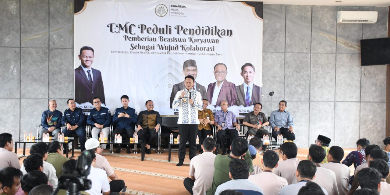 EMC Grup Beri Beasiswa Karyawan, Bupati Fahmi Apresiasi Langkah Peduli Pendidikan