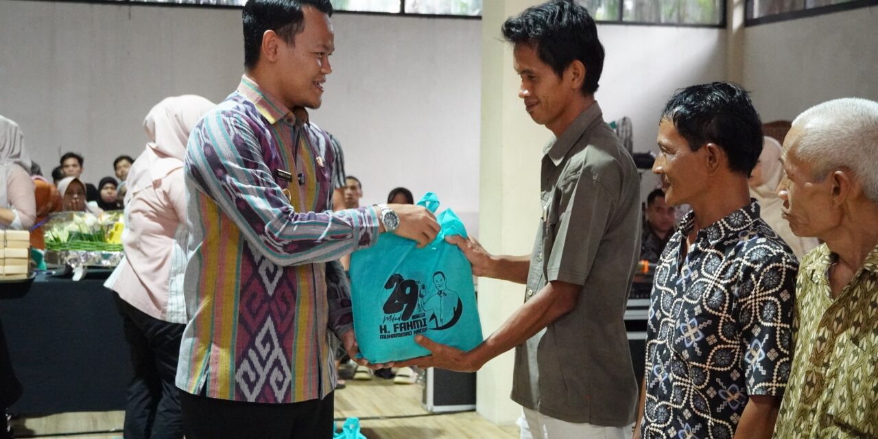 Rayakan Milad ke-29, Bupati Fahmi Sumbangkan 2000 Paket Sembako dari Gaji dan Tunjangan