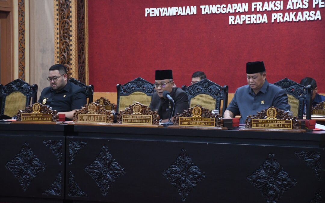 Fraksi-Fraksi DPRD Terima Pendapat Bupati, 4 Raperda Siap Masuk Tahap Komisi