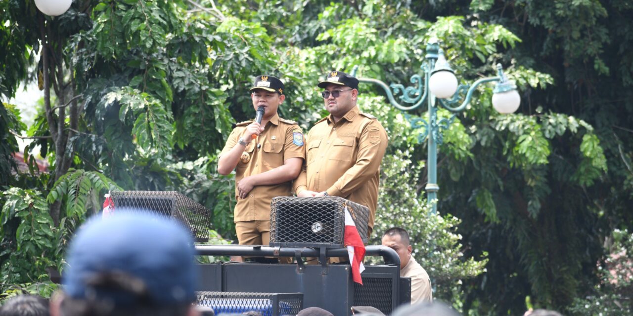 Temui Peserta Aksi, Bupati Tegaskan Komitmen Tuntaskan Janji Kampanye Secara Bertahap