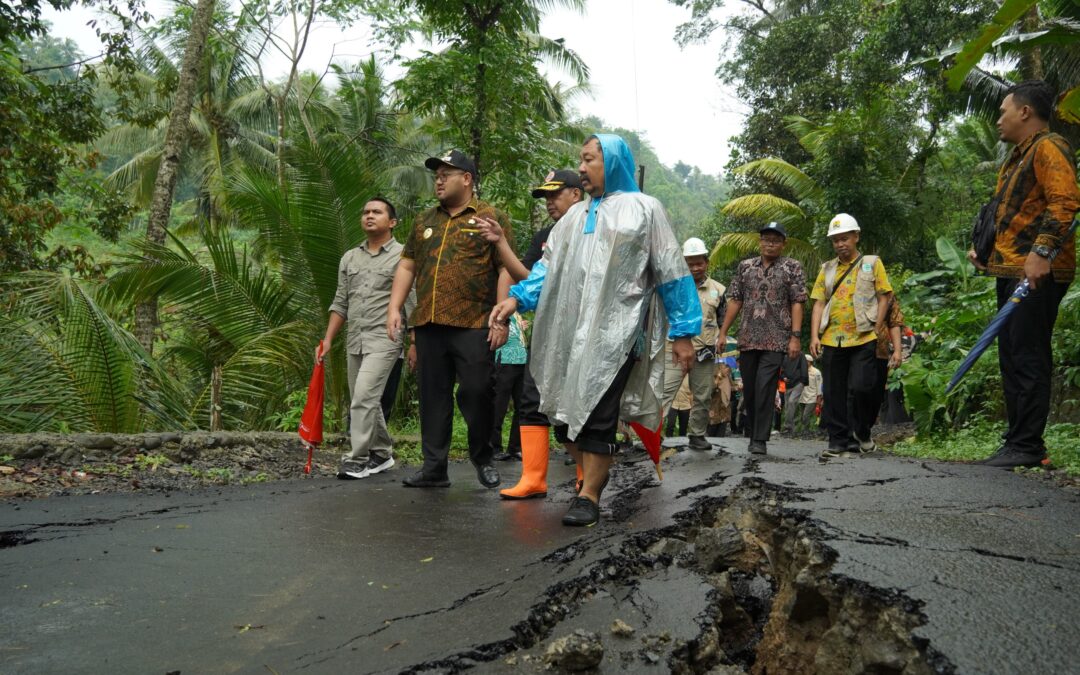 Tanah Amblas Putuskan Jalur Panusupan, Pemkab Siapkan Skema Perbaikan Bertahap