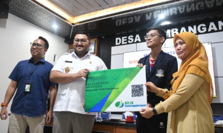 Wabup Dimas Beri Perlindungan BPJS Ketenagakerjaan Bagi Mahasiswa Co Ners UHB di Kembangan