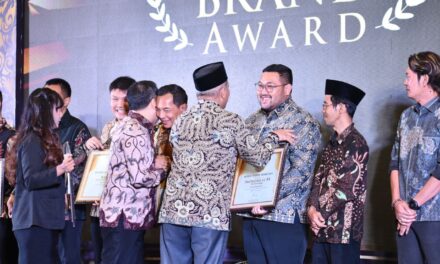 Muda dan Kolaboratif, Wabup Dimas Raih Penghargaan Satria Leader Award 2025 dari Suara Merdeka