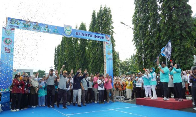 Ribuan ASN Meriahkan Senam dan Jalan Sehat HUT Korpri, PGRI, dan HGN