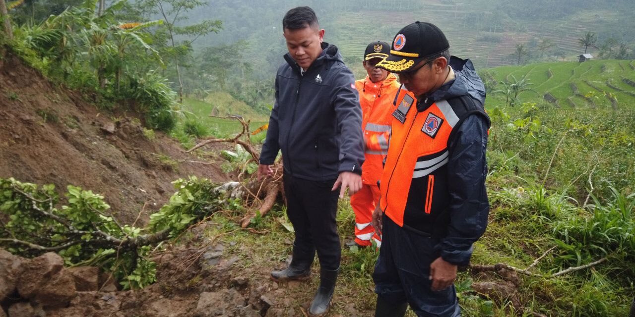 Jalan Putus Akibat Longsor, Pemkab Purbalingga Siapkan Jembatan Darurat untuk Warga Danasari