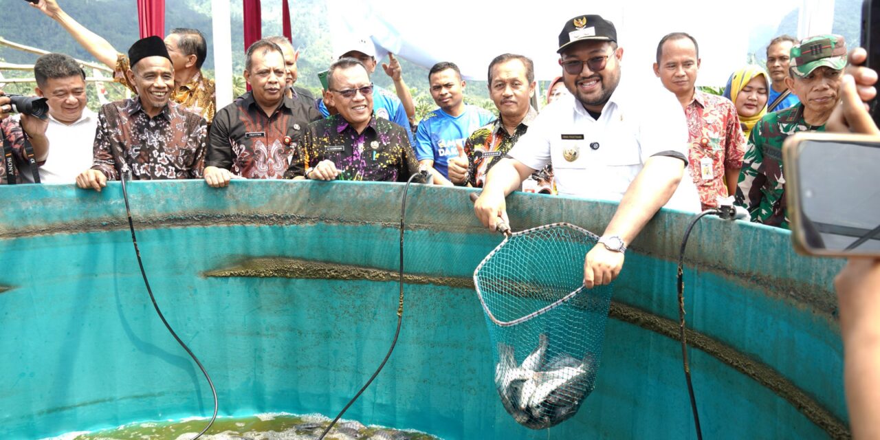 Panen Raya Nila Bioflok, Wabup Dimas: Potensi Penggerak Ekonomi Desa