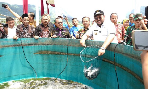 Panen Raya Nila Bioflok, Wabup Dimas: Potensi Penggerak Ekonomi Desa