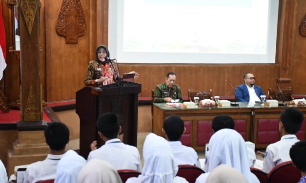 Politik Tak Sekotor yang Dibayangkan, Kemendagri Beri Pencerahan ke Pelajar Purbalingga