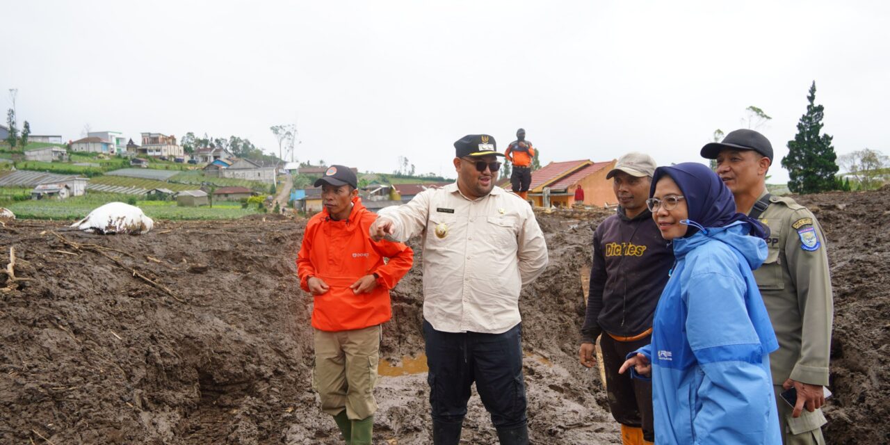 Pantau Lokasi Bencana, Wabup Dimas Pastikan Pemulihan Listrik Tuntas
