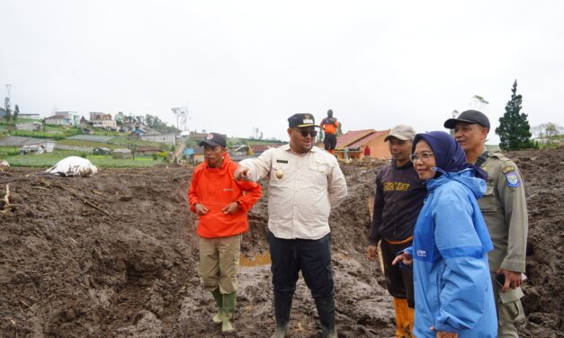 Pantau Lokasi Bencana, Wabup Dimas Pastikan Pemulihan Listrik Tuntas