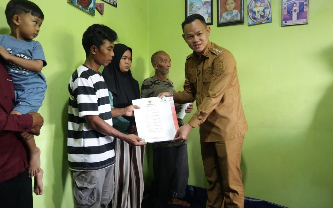 Bupati Fahmi Tinjau Lokasi Longsor di Sangkanayu, Serahkan Bantuan dan Pastikan Penanganan
