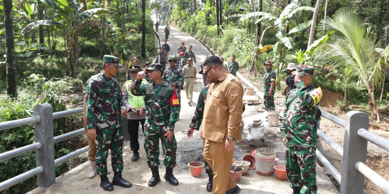 Progres Capai 80 Persen, Tim Wasev Mabes TNI AD Apresiasi Kinerja TMMD di Desa Krangean