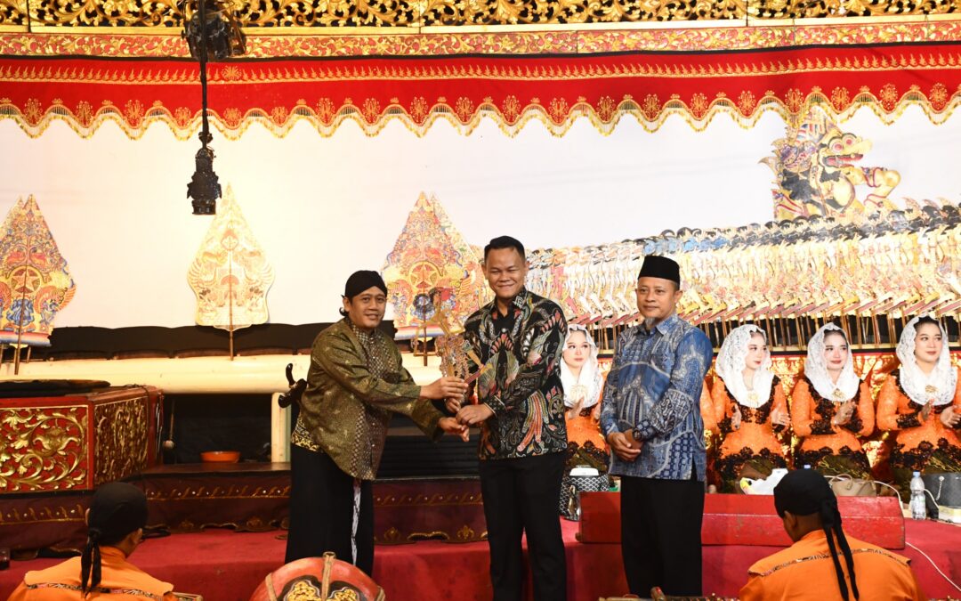 Pentas Wayang Kulit Wanogara Wetan Berlangsung Meriah, Bupati Fahmi M. Hanif Ajak Masyarakat Jaga Tradisi
