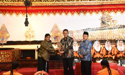 Pentas Wayang Kulit Wanogara Wetan Berlangsung Meriah, Bupati Fahmi M. Hanif Ajak Masyarakat Jaga Tradisi