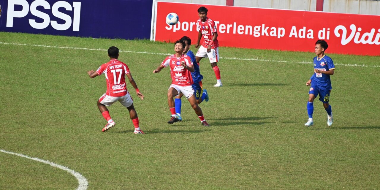 Hadir Langsung di Tribun, Wabup Dimas Beri Semangat Persibangga pada Laga Perdana 32 Besar
