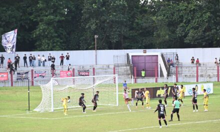 Saksikan Laga Persibangga vs PESIK, Bupati Fahmi dan Bupati Kuningan Pererat Silaturahmi Lewat Pertukaran Jersey