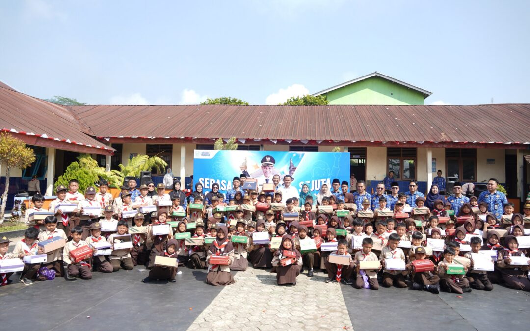 Sepatu Sekolah dari Gaji Bupati, Langkah Baru Anak-anak Karangjambu