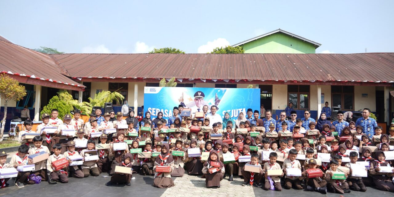 Sepatu Sekolah dari Gaji Bupati, Langkah Baru Anak-anak Karangjambu