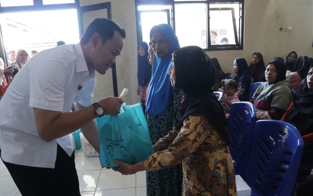 Bupati Salurkan Bantuan dari Gaji Pribadi dan Pastikan Penanganan Warga Rentan Desa Tidu