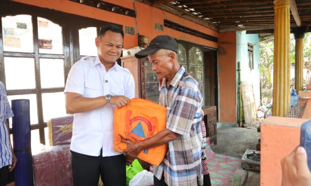 Bupati Fahmi Kunjungi Korban Kebakaran di Blater, Dorong Gotong Royong Pulihkan Rumah