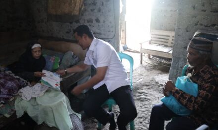 Sembako dari Gaji dan Tunjangan Bupati Hadir di Binangun, Warga Rentan Juga Dapat Perhatian Langsung