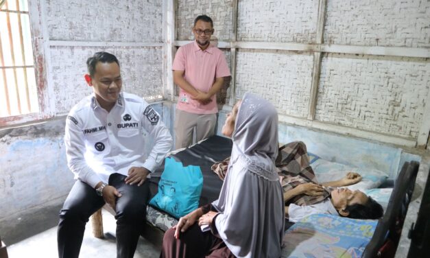 Bupati Fahmi Datangi Warga Rentan di Buara, Pastikan Tak Luput dari Perhatian