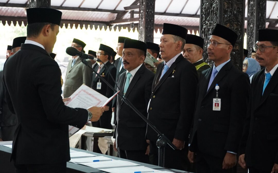 Lantik Tujuh Pejabat, Bupati Fahmi : Jangan Diam, Jadilah Problem Solver