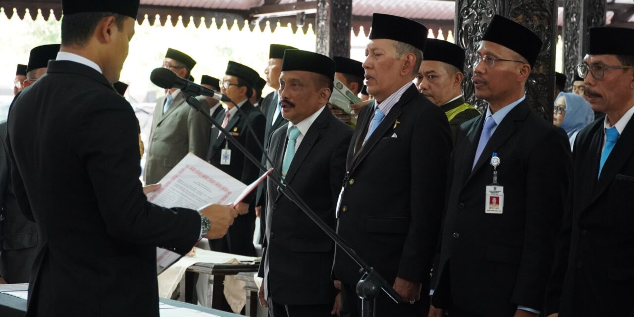 Lantik Tujuh Pejabat, Bupati Fahmi : Jangan Diam, Jadilah Problem Solver