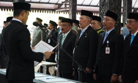 Lantik Tujuh Pejabat, Bupati Fahmi : Jangan Diam, Jadilah Problem Solver