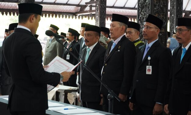 Lantik Tujuh Pejabat, Bupati Fahmi : Jangan Diam, Jadilah Problem Solver