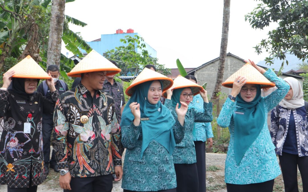Nawal Yasin dan Bupati Fahmi Dorong Gerakan Menanam Pohon di Purbalingga